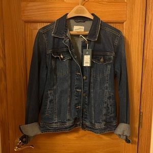 Brand new with tags Universal Thread dark denim jean jacket. Size medium